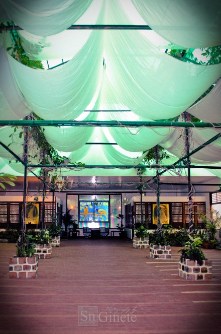 The way to the comfort rooms.