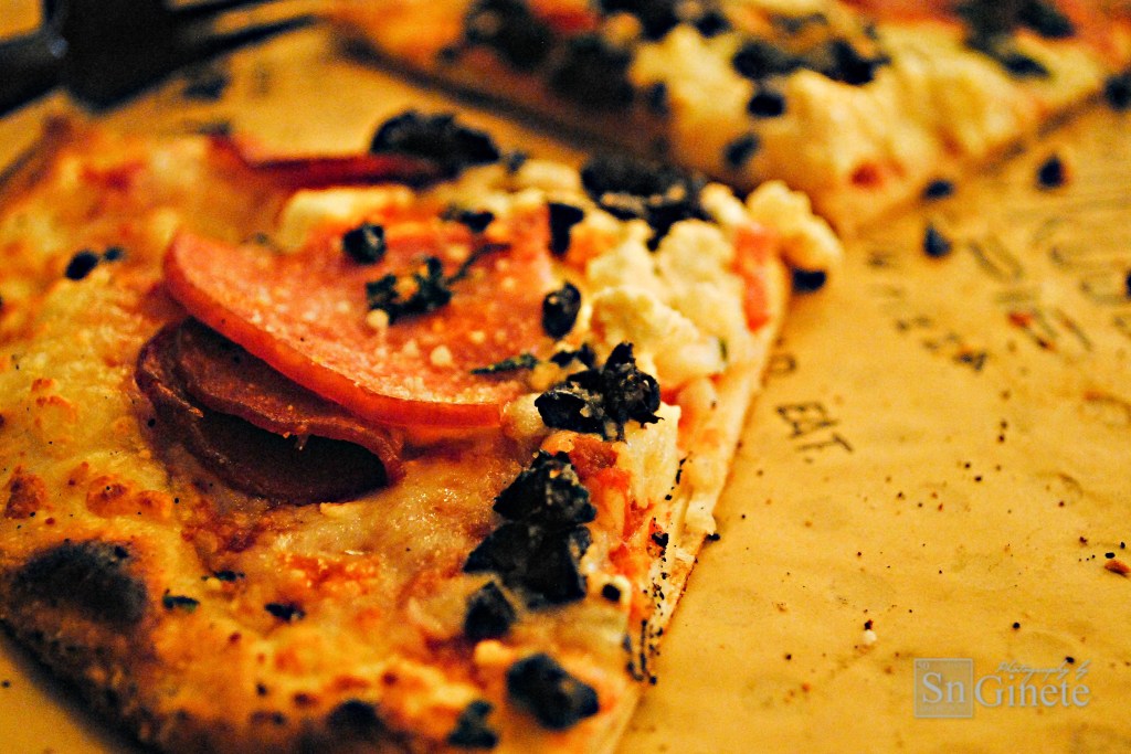Thin crust, pepperoni and olives.