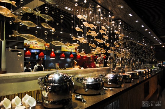 Fishes, fishes, fishes. That is, fish decors. ;)